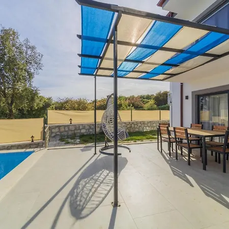 Gorgeous Private With Garden And Pool In 카스