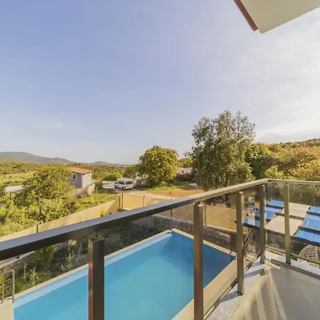 아파트 Gorgeous Private With Garden And Pool In 카스