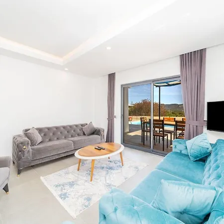Gorgeous Private With Garden And Pool In 아파트