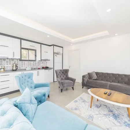 Gorgeous Private With Garden And Pool In 아파트