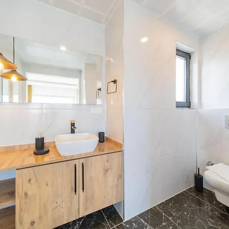 Gorgeous Private With Garden And Pool In 카스