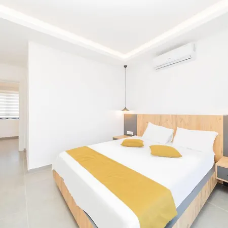 Gorgeous Private With Garden And Pool In Apartamento *