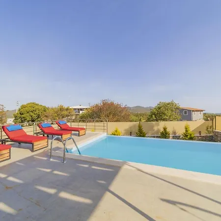 Gorgeous Private With Garden And Pool In Apartamento